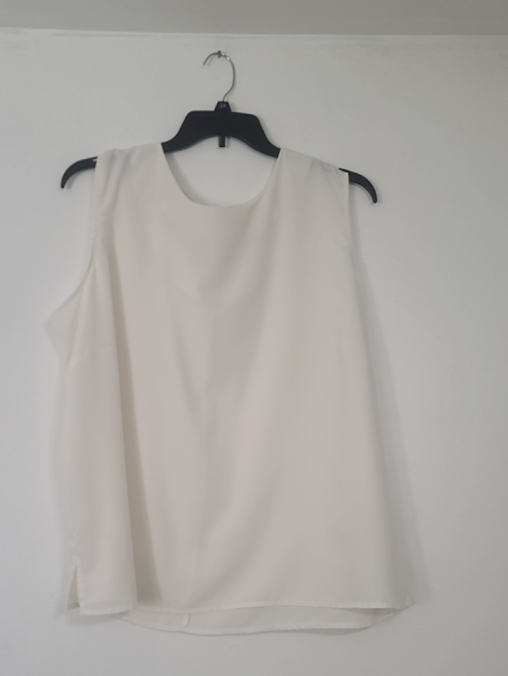 Notations Woman Sleeveless Blouse in Soft Cream